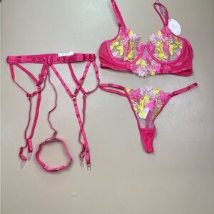 Avidlove Lace Lingerie Set Pink Floral Mesh Bra Thong Garter M NWT